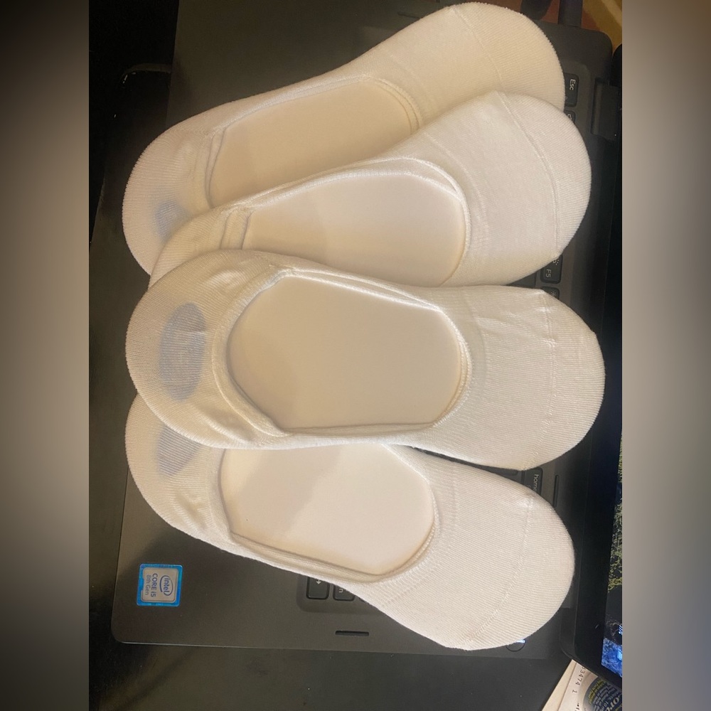 Peds no show socks; NWOT / never worn / white